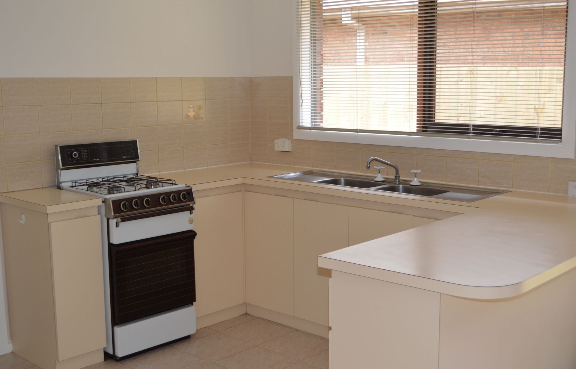 NEAT TWO BEDROOM UNIT WITH PRIME LOCATION    *Insp Sat 16th Jun @ 9:40am & Tue 19th Jun @ 4:25pm*