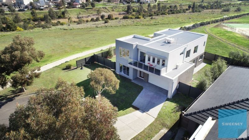 32 Woodward Way, Caroline Springs - Thumbnail 2