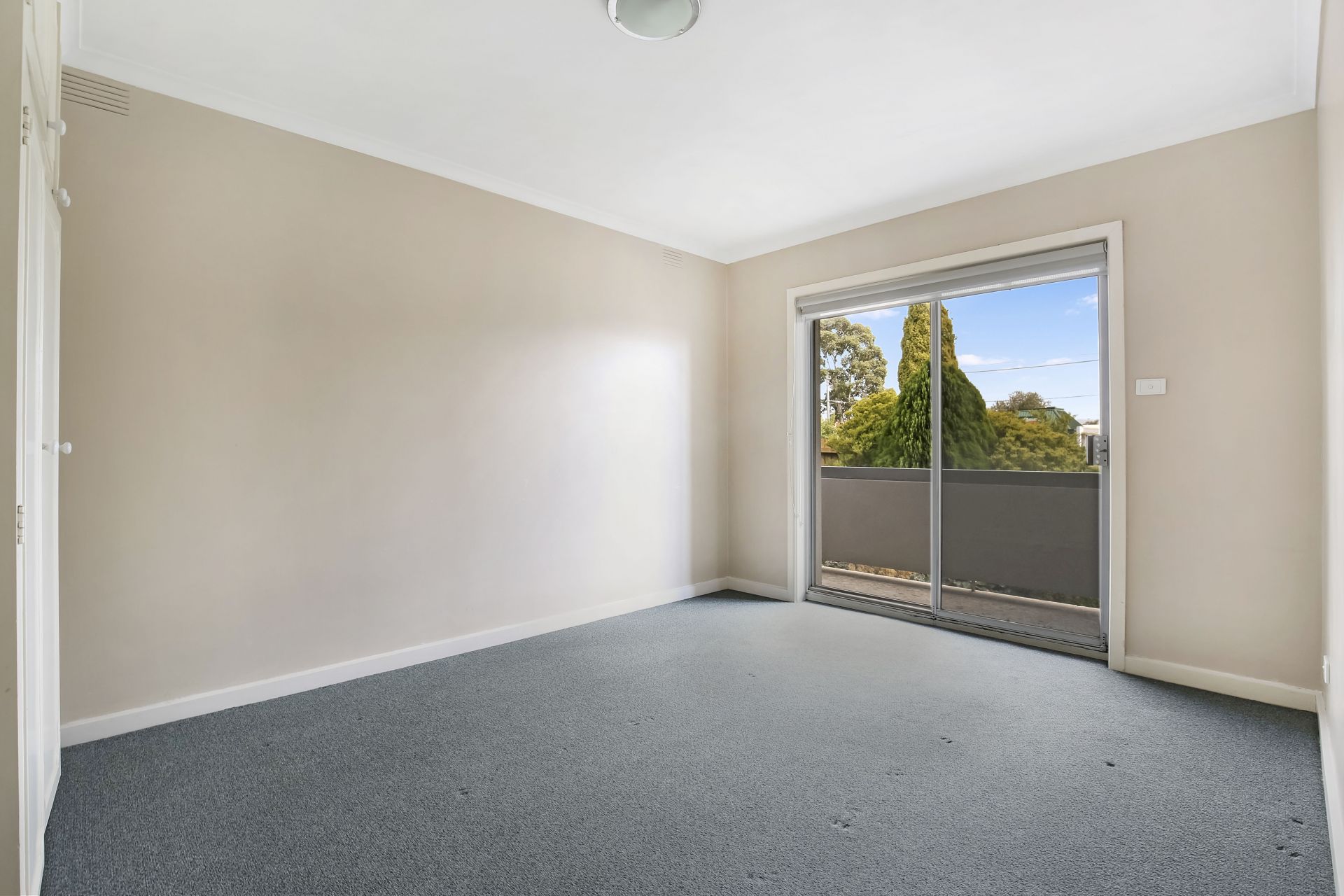 Superb Apartment In A Great Location!