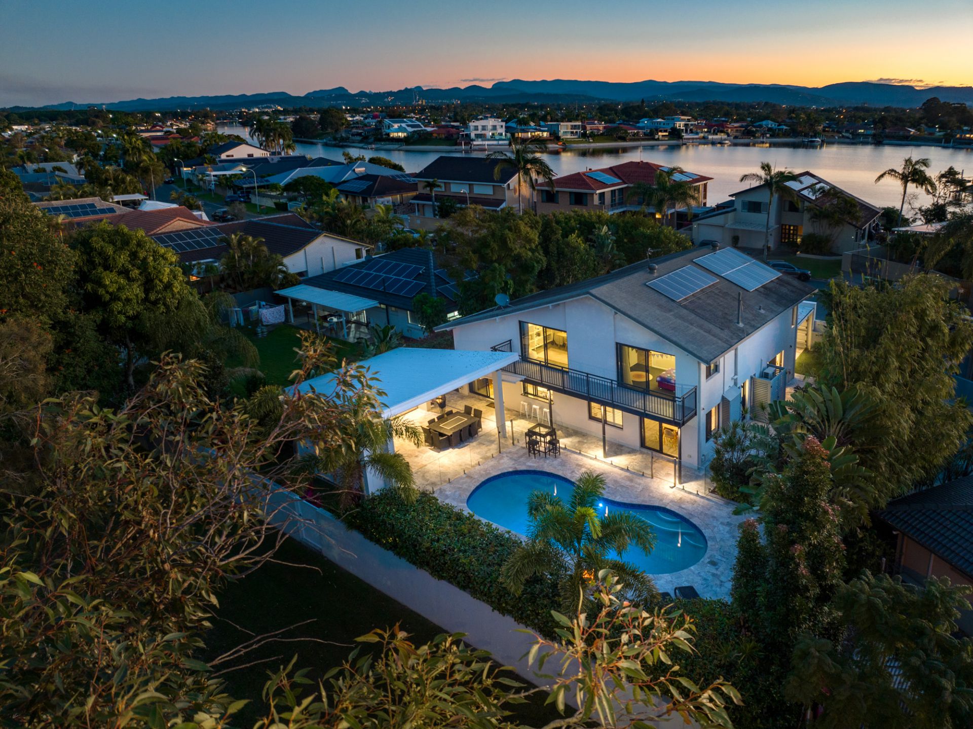 19 Oriana Drive, Mermaid Waters - Image 1
