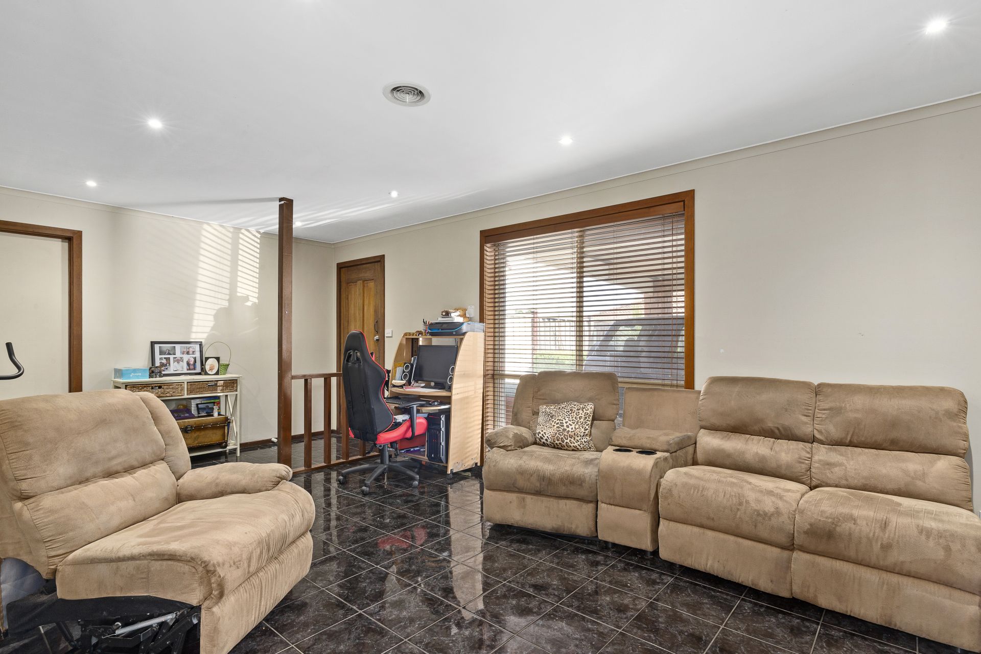 Real Estate For Sale 208 Roycroft Avenue Mill Park , VIC