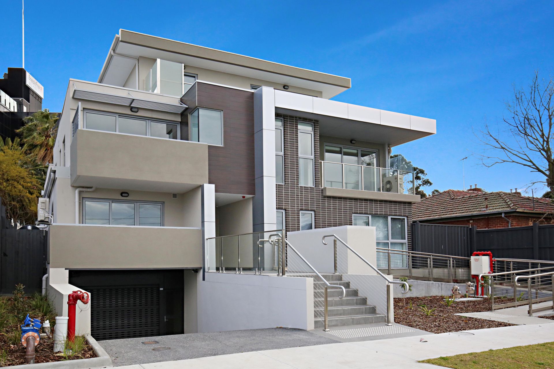 CONTEMPORARY LIVING AT ITS FINEST!