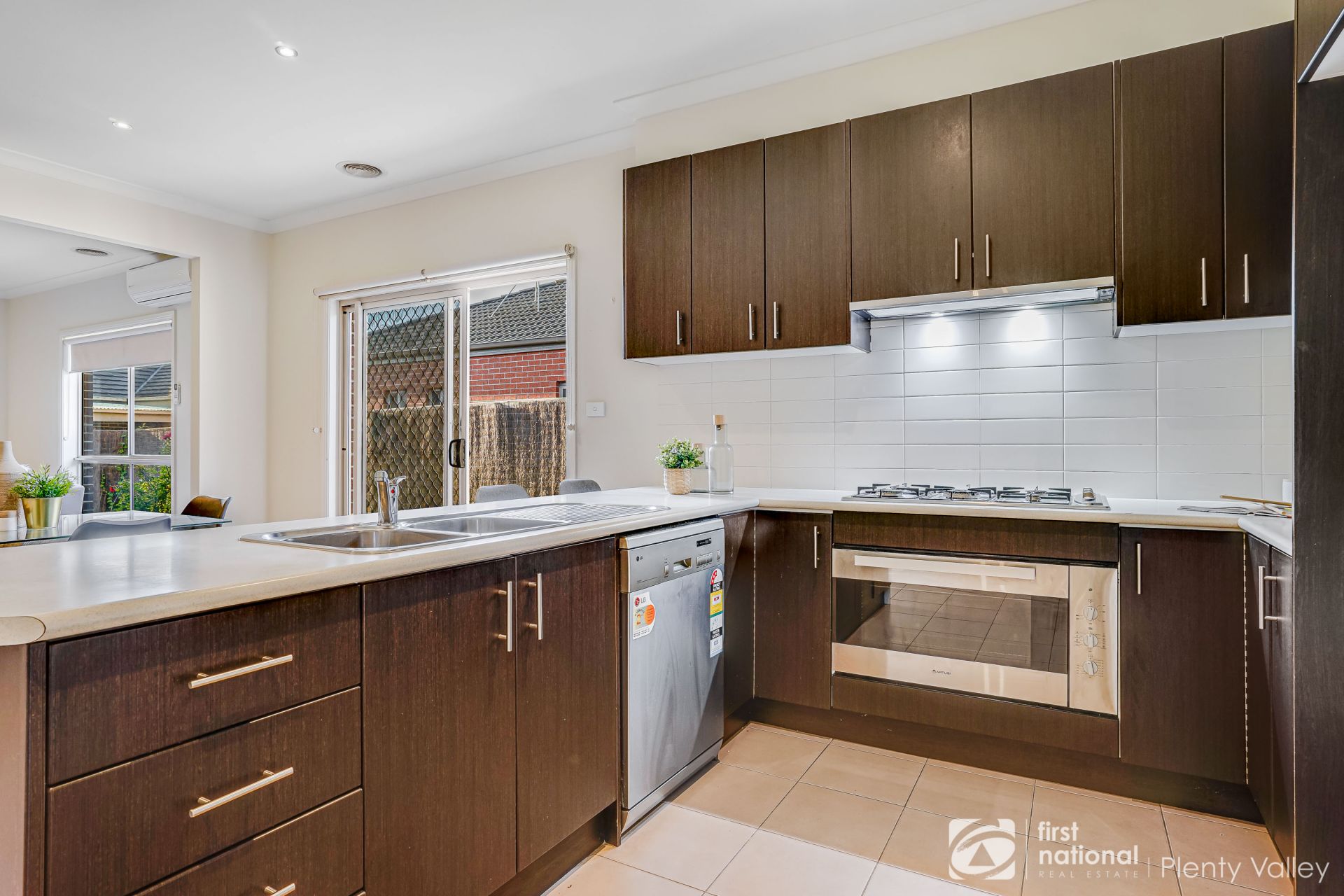21 Songbird Crescent South Morang, South Morang - Thumbnail 8
