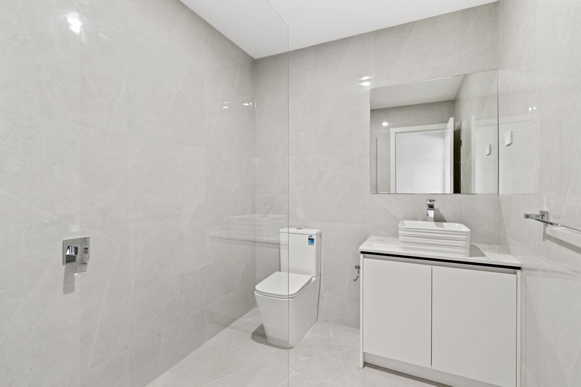 As New Luxury 2-Bedroom Apartment in Vibrant Northcote