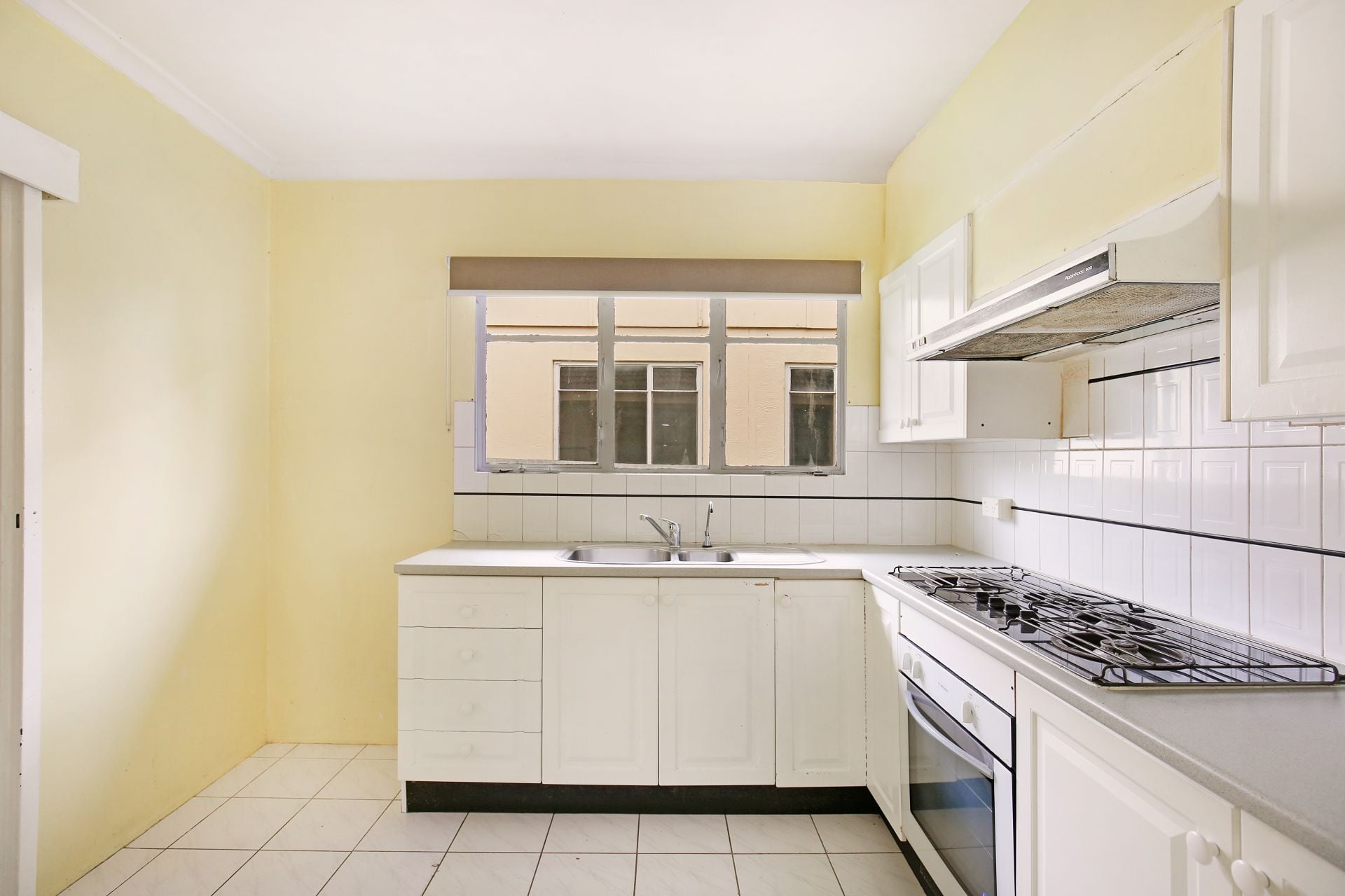 3 Bedroom - Perfect Location - Close to everything !