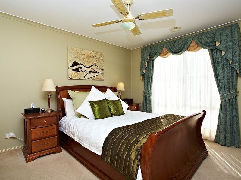 6 Creekbank Place, Caroline Springs - Thumbnail 8