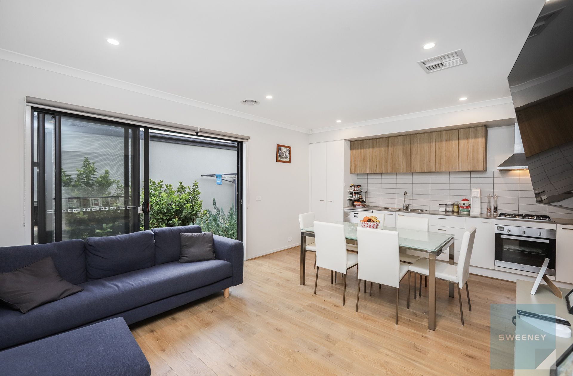 27 Rosebank Walk, Thornhill Park - Thumbnail 4