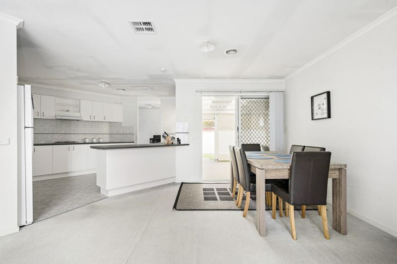 11 Squires Court, Caroline Springs - Thumbnail 5