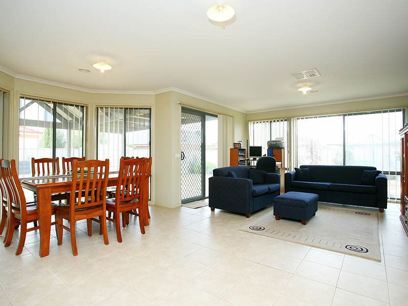 4 Hughes Avenue, Caroline Springs - Thumbnail 4
