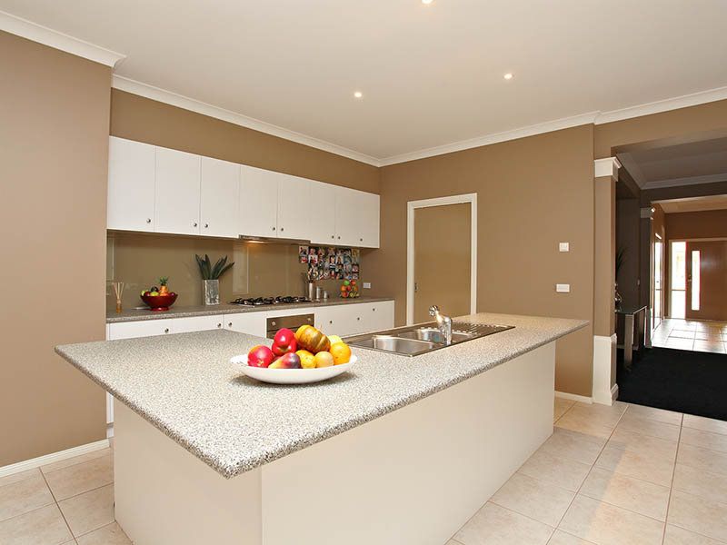 24 Salina Walk, Caroline Springs - Thumbnail 3