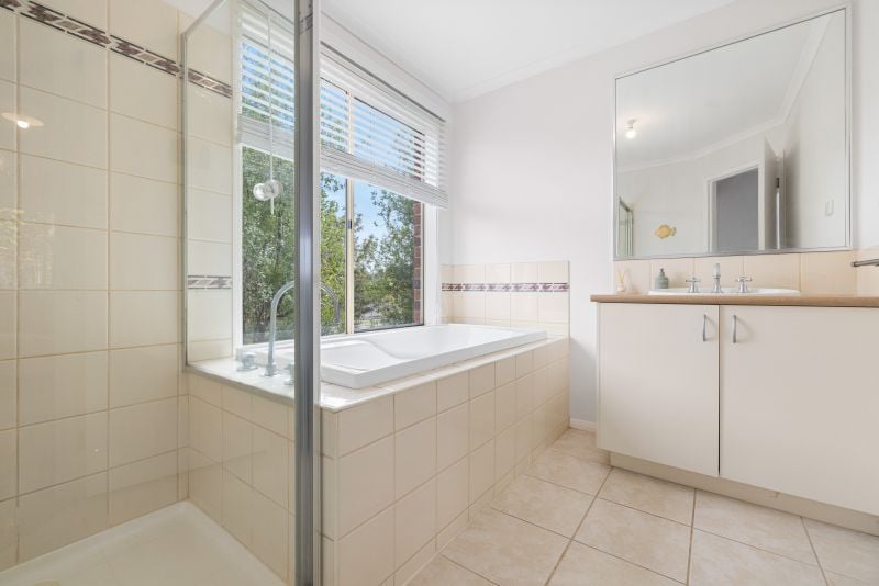 8 Braelands Close, Caroline Springs