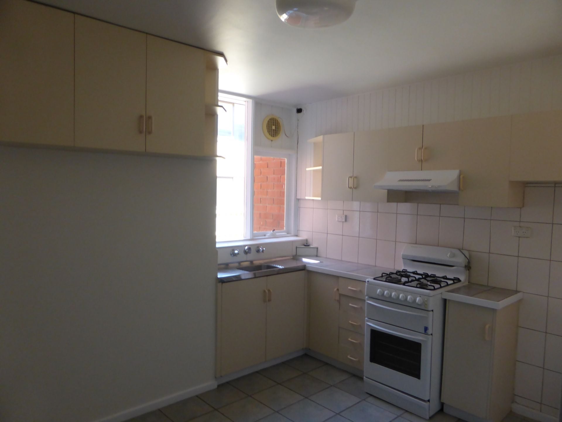 Northcote Unit in an Amazing Location!
