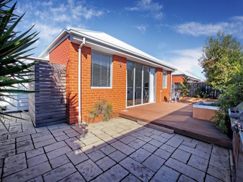 12 Streeton Avenue, Caroline Springs - Thumbnail 6