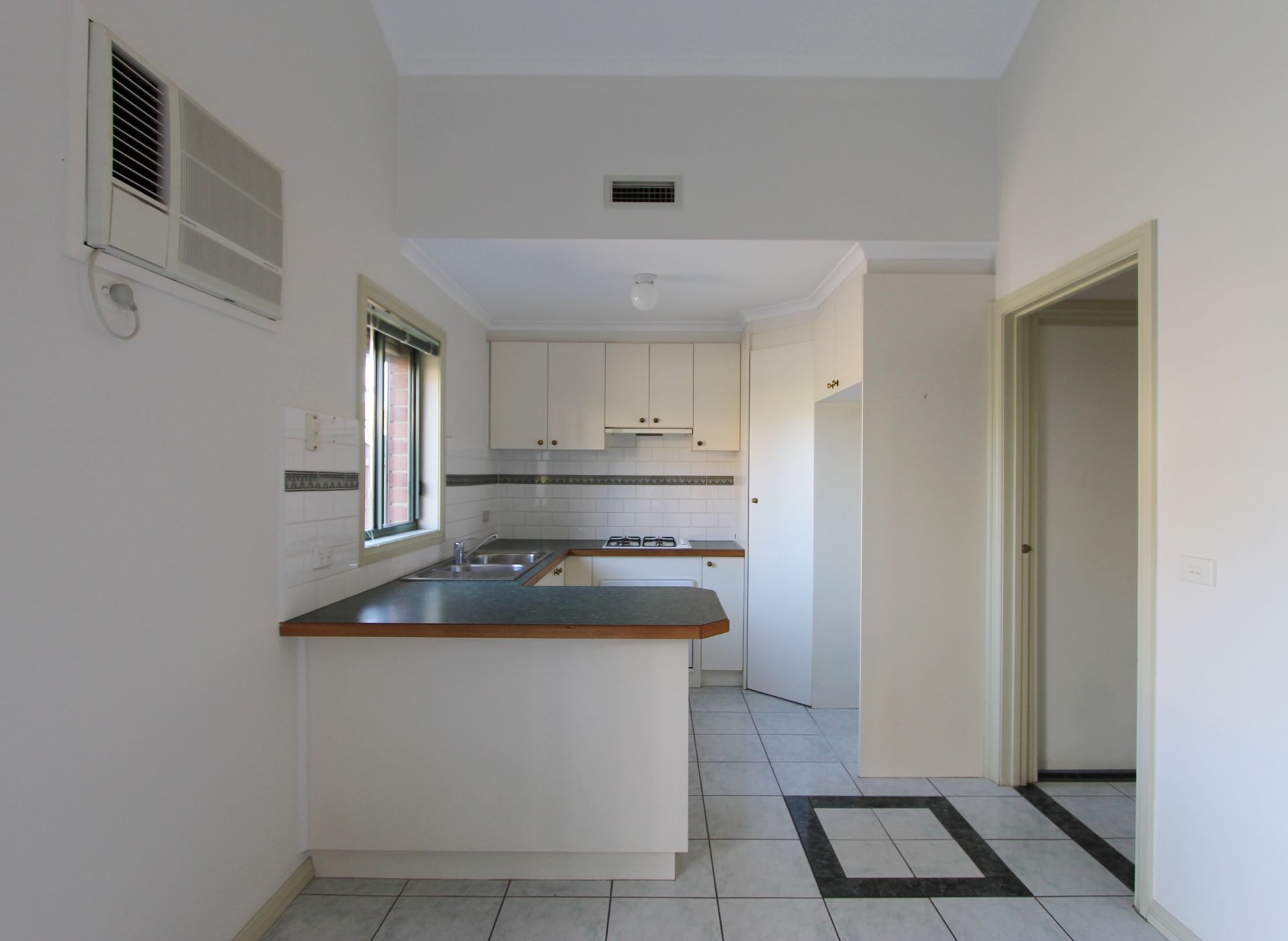 WELCOME HOME !!!   ***GARDENER INCLUDED***