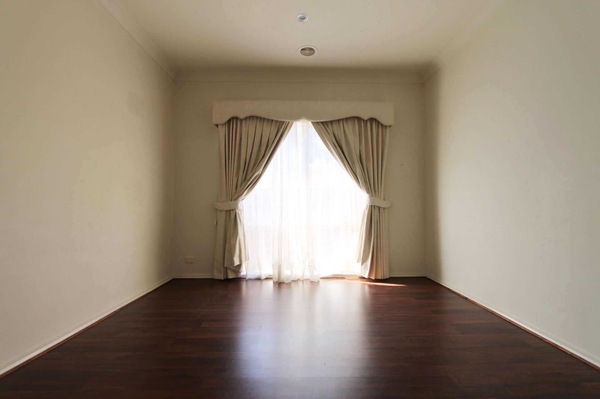 BEAUTIFUL THREE BEDROOM MUST SEE!
