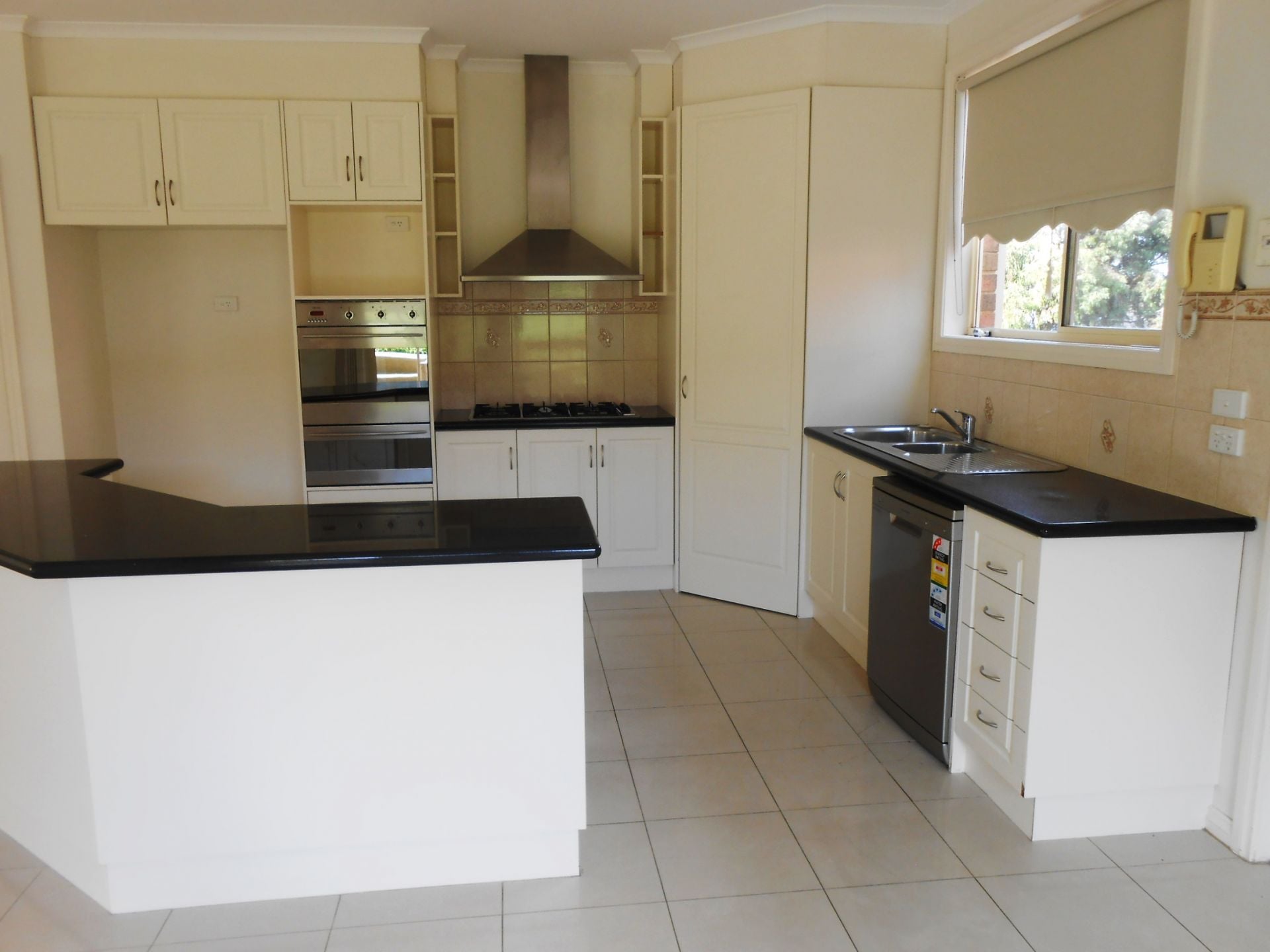5 BEDROOM HOME IN THE THE LAKES