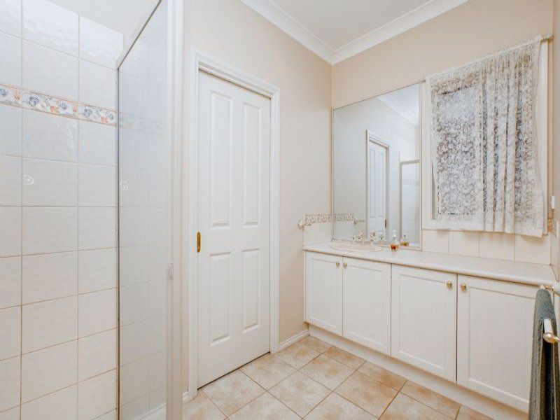 6 Blenheim Way, Caroline Springs - Thumbnail 8