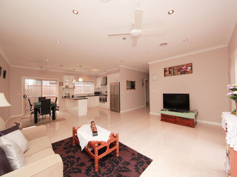27 Paringa Avenue SOUTH MORANG, South Morang - Thumbnail 6