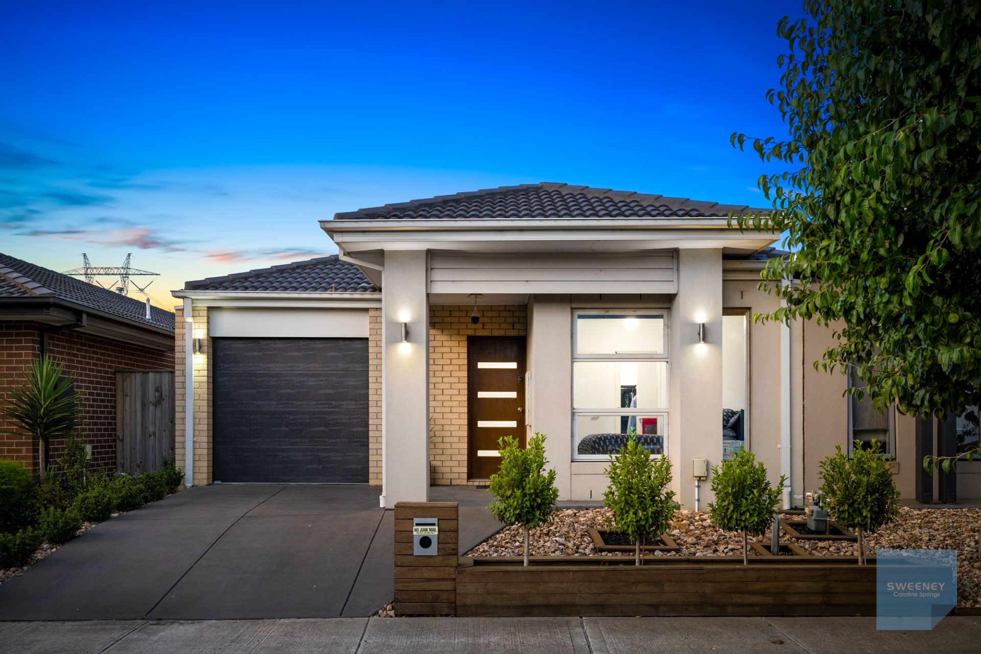 14 Florey Avenue, Fraser Rise - Thumbnail 2