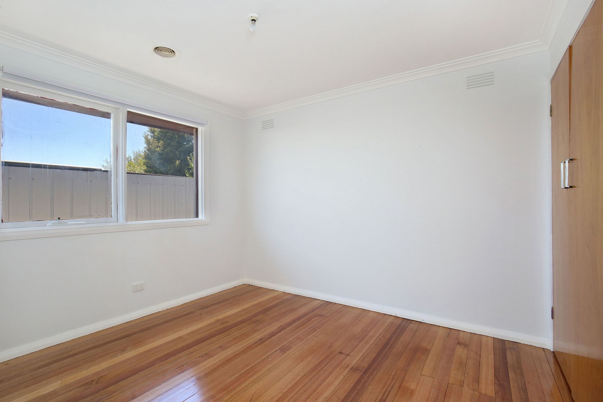 FAMILY HOME & DESIRABLE LOCATION