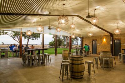 Freehold Hotel for Sale - Armatree Hotel, Armatree