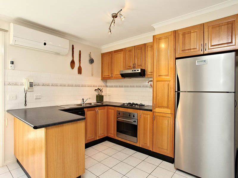19 Tiffany Grove SOUTH MORANG, South Morang - Thumbnail 4