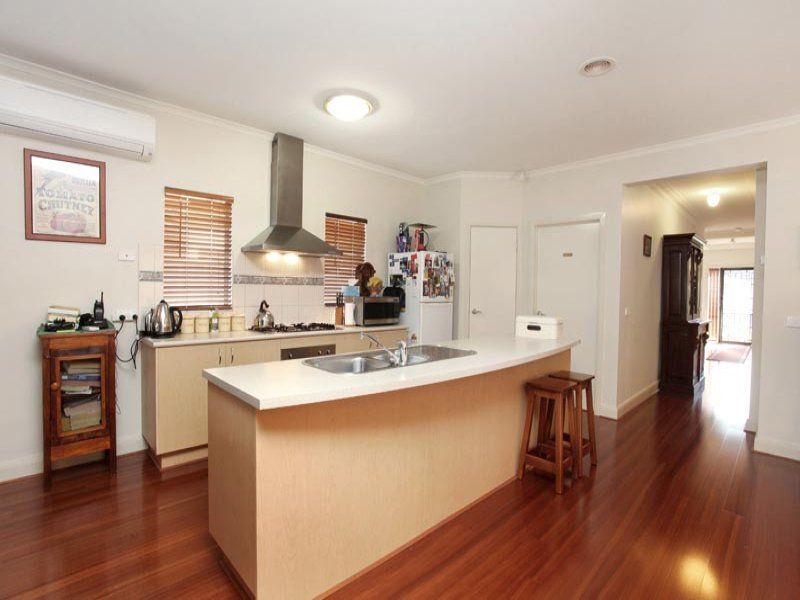 6 Claretown Avenue, Caroline Springs - Thumbnail 3