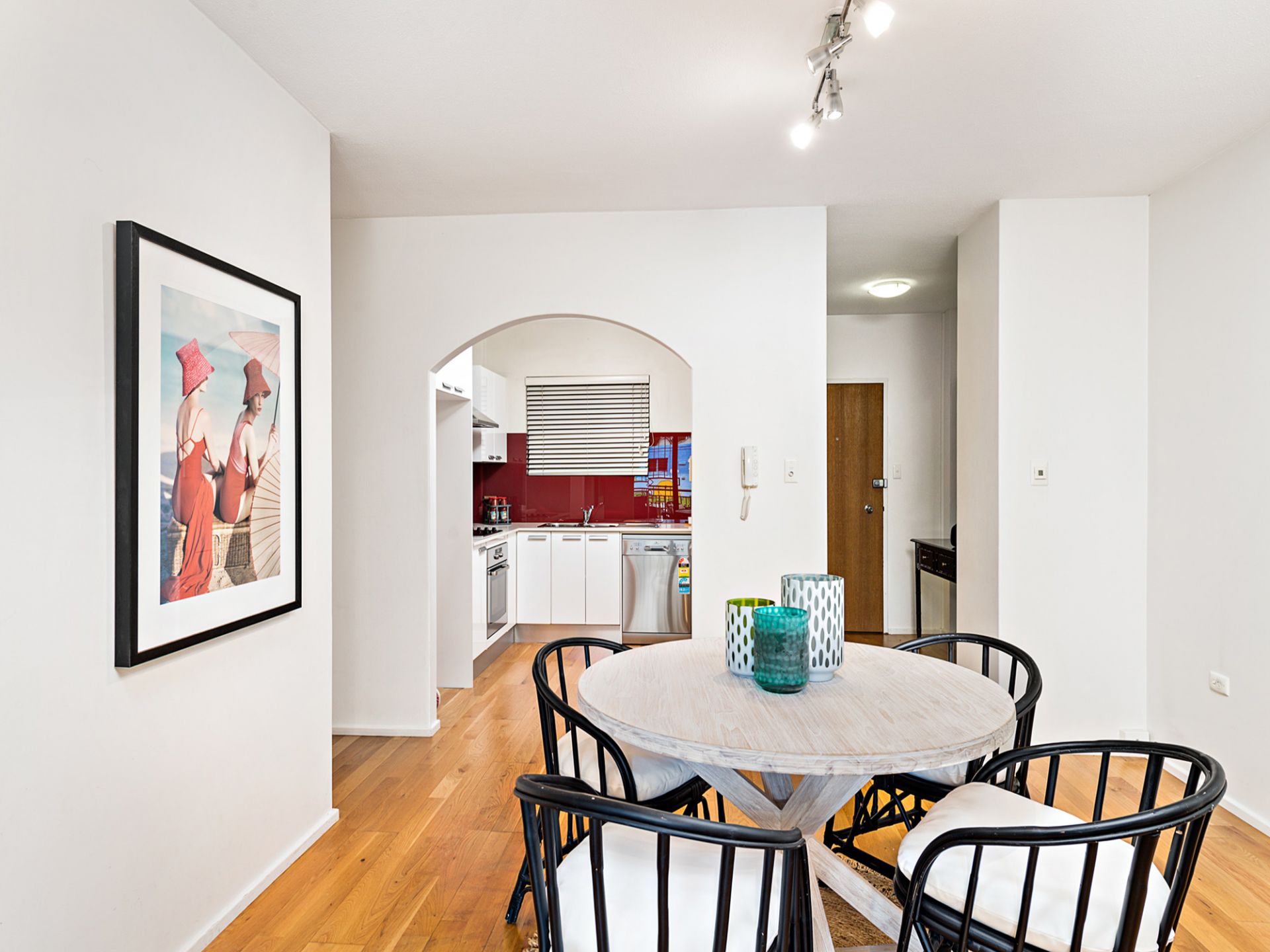 A Fresh and Peaceful Retreat in a Boutique Complex