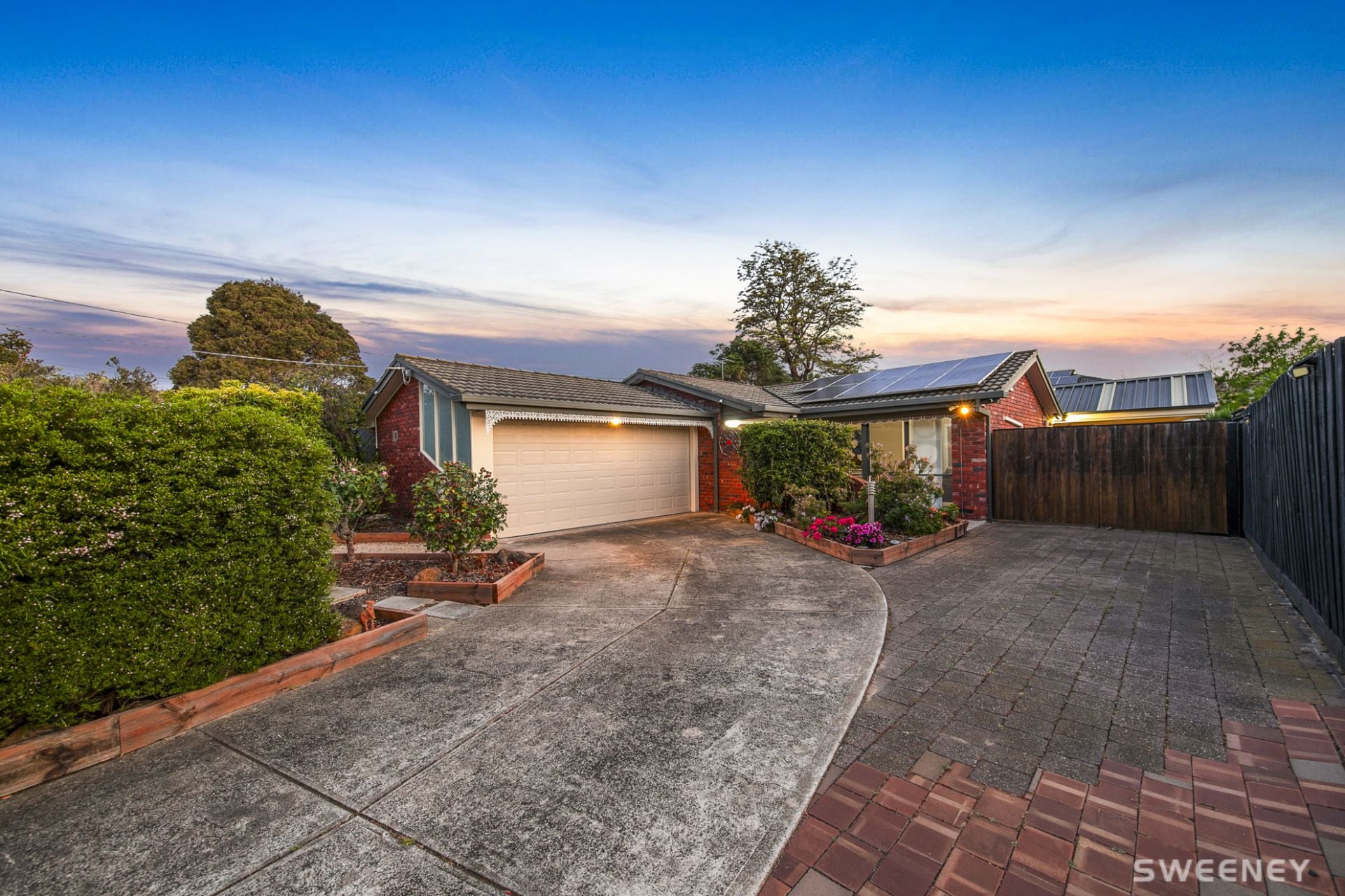 10 Honeysuckle Court, Altona Meadows - Thumbnail 2