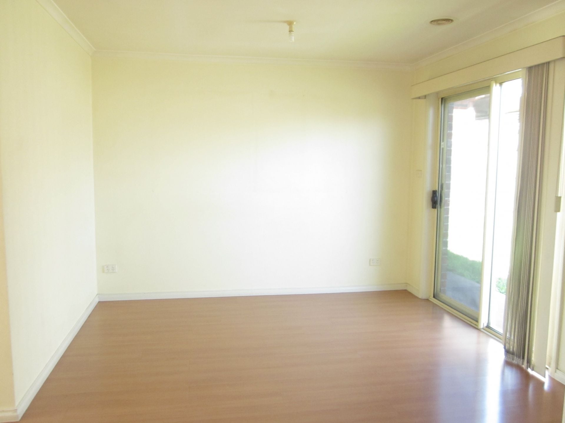AFFORDABLE, CENTRALLY LOCATED & LOW MAINTENANCE  *Insp Tue 5th Jun @ 5:00pm*