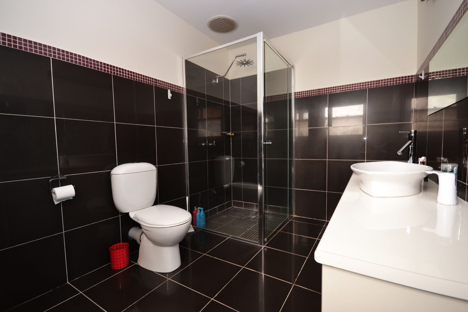 BEAUTIFULLY PRESENTED FAMILY HOME