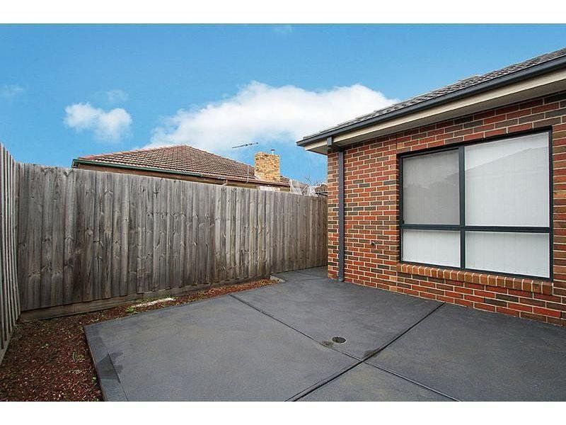 Walk to Latrobe, Live in Luxury!