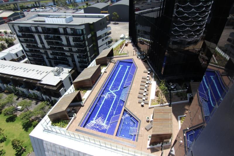 2611/8 Pearl River Road Docklands