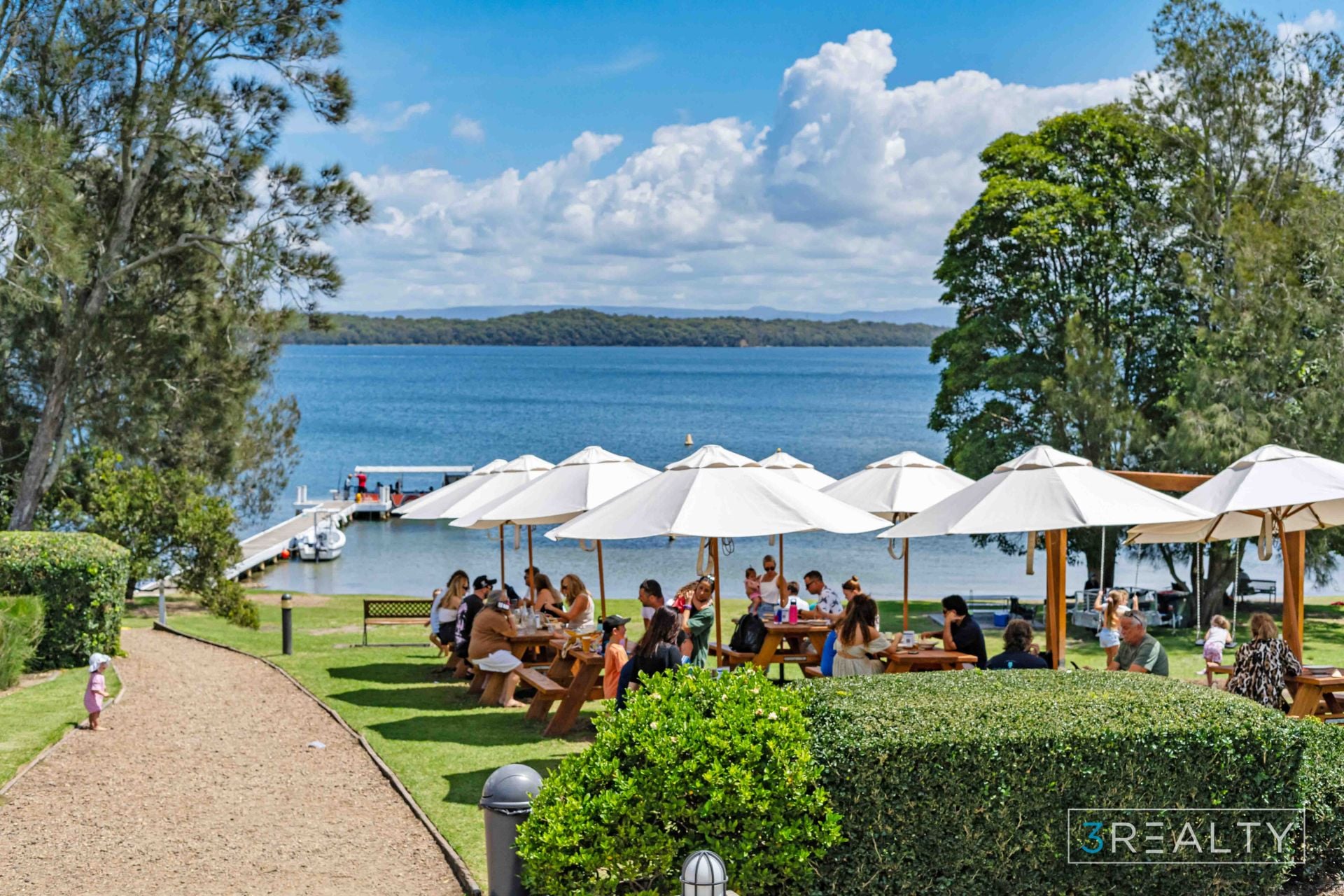 32 Kingfisher Circuit, Cams Wharf - Thumbnail 3