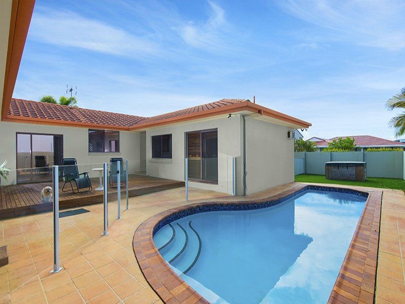 24 Namatjira Court, Broadbeach Waters - Thumbnail 5