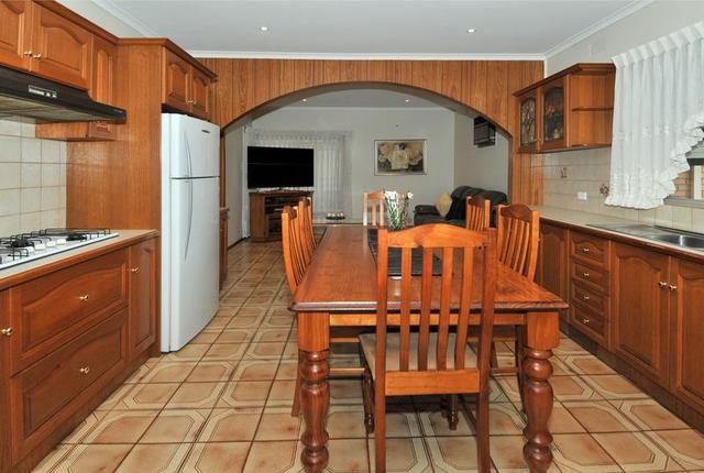 GRAND FAMILY HOME.