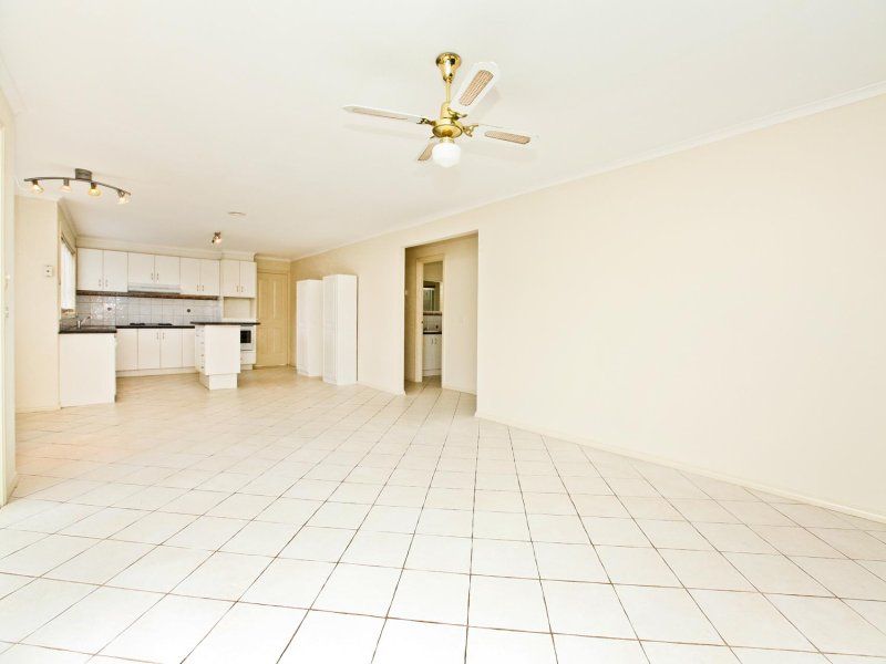 7 Emerald Court, Caroline Springs - Thumbnail 6