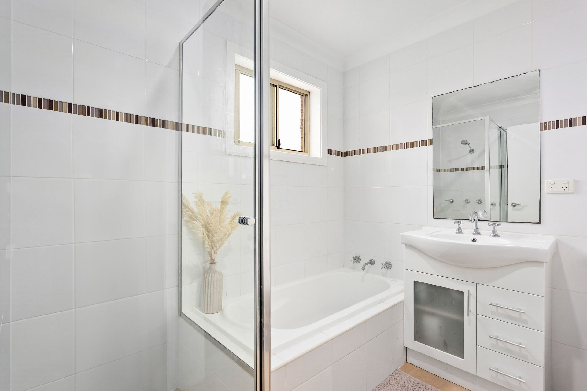 Real Estate For Sale 1/4 Forest Grove Drive Kanahooka , NSW