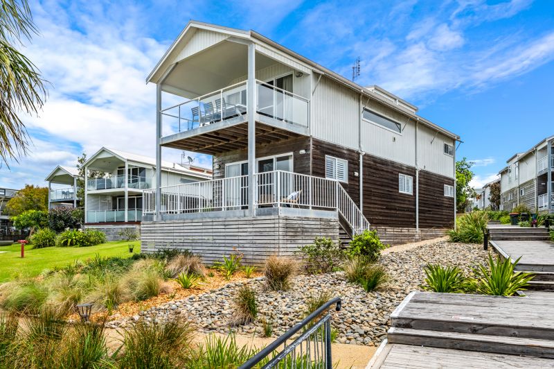 12 Beachside Drive, Caves Beach - Thumbnail 8