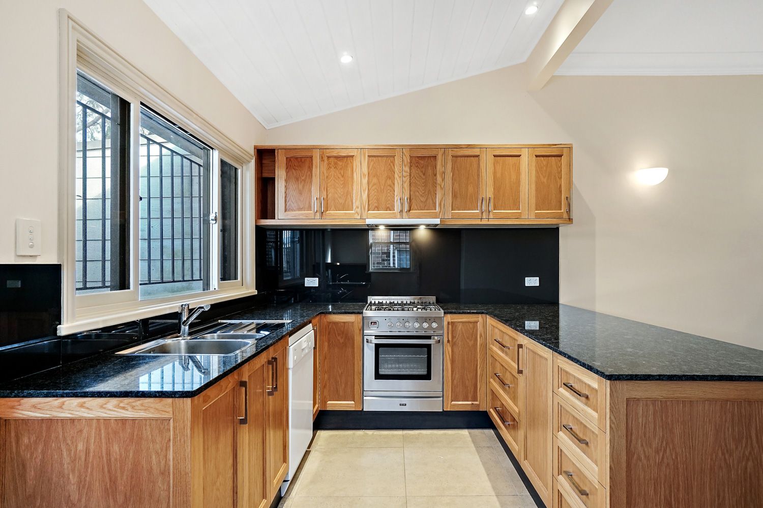 Spacious and Modern 3 Bedroom