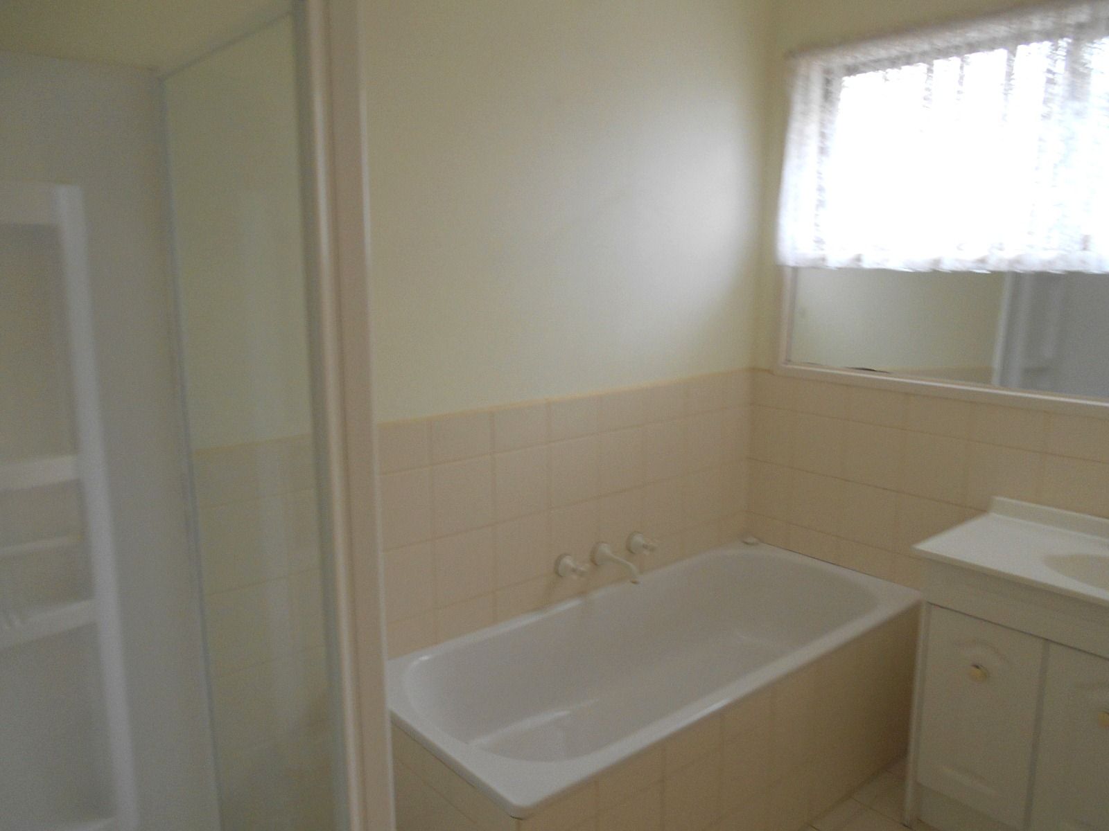 FAMILY HOME AND PERFECT LOCATION!!
