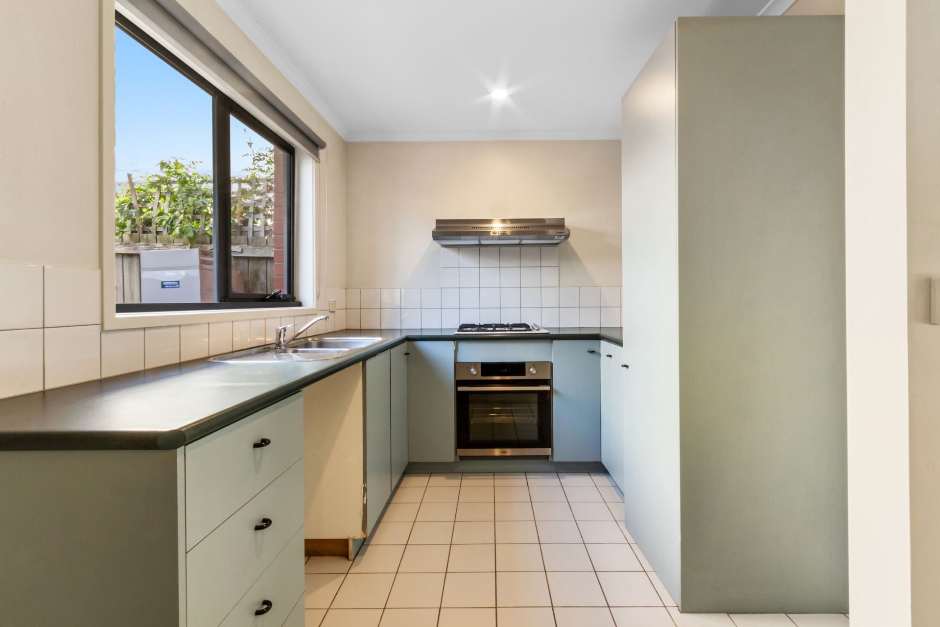 Amazing Thornbury Location!