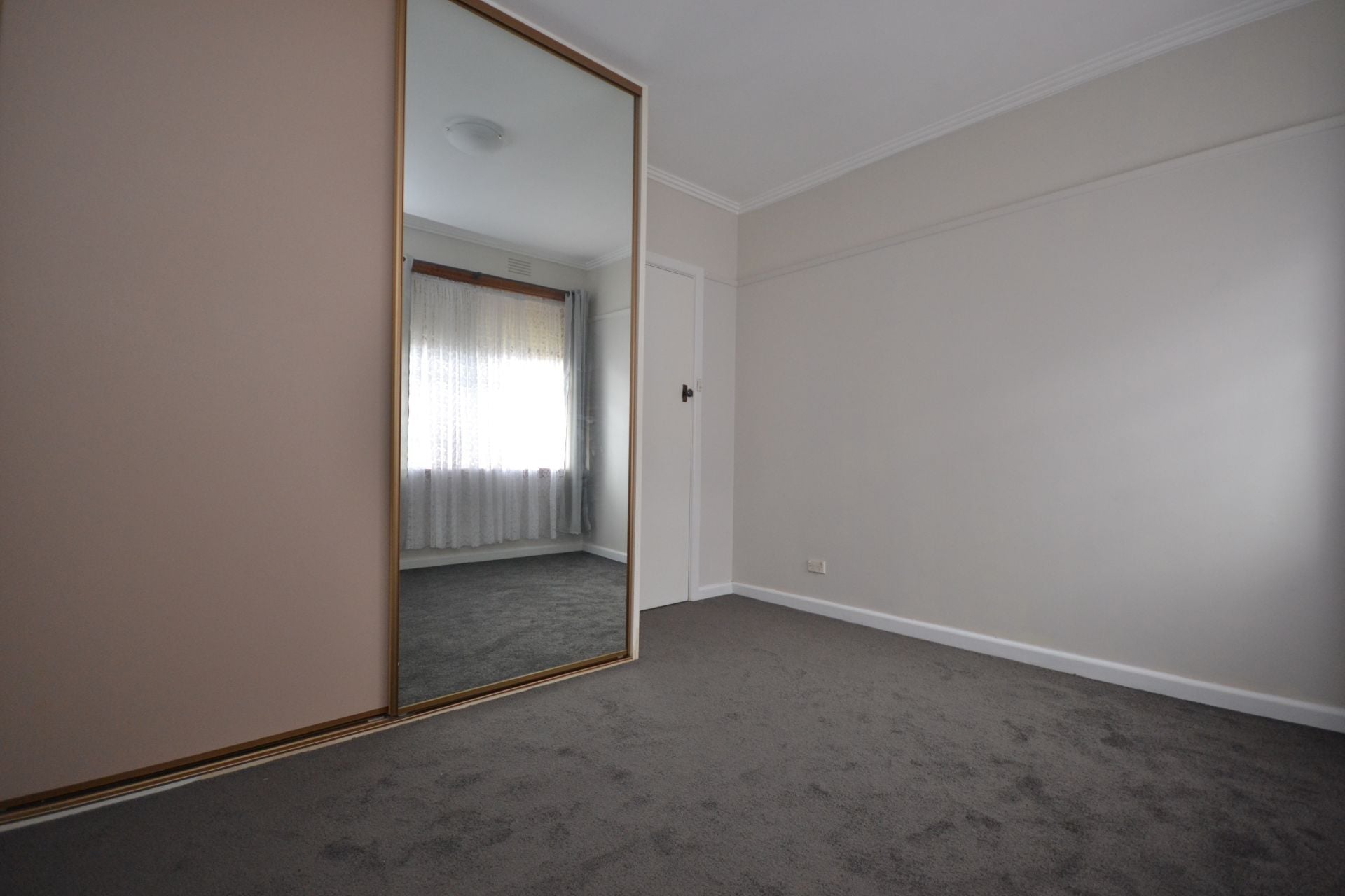 CUTE, COSY AND CONVENIENTLY LOCATED