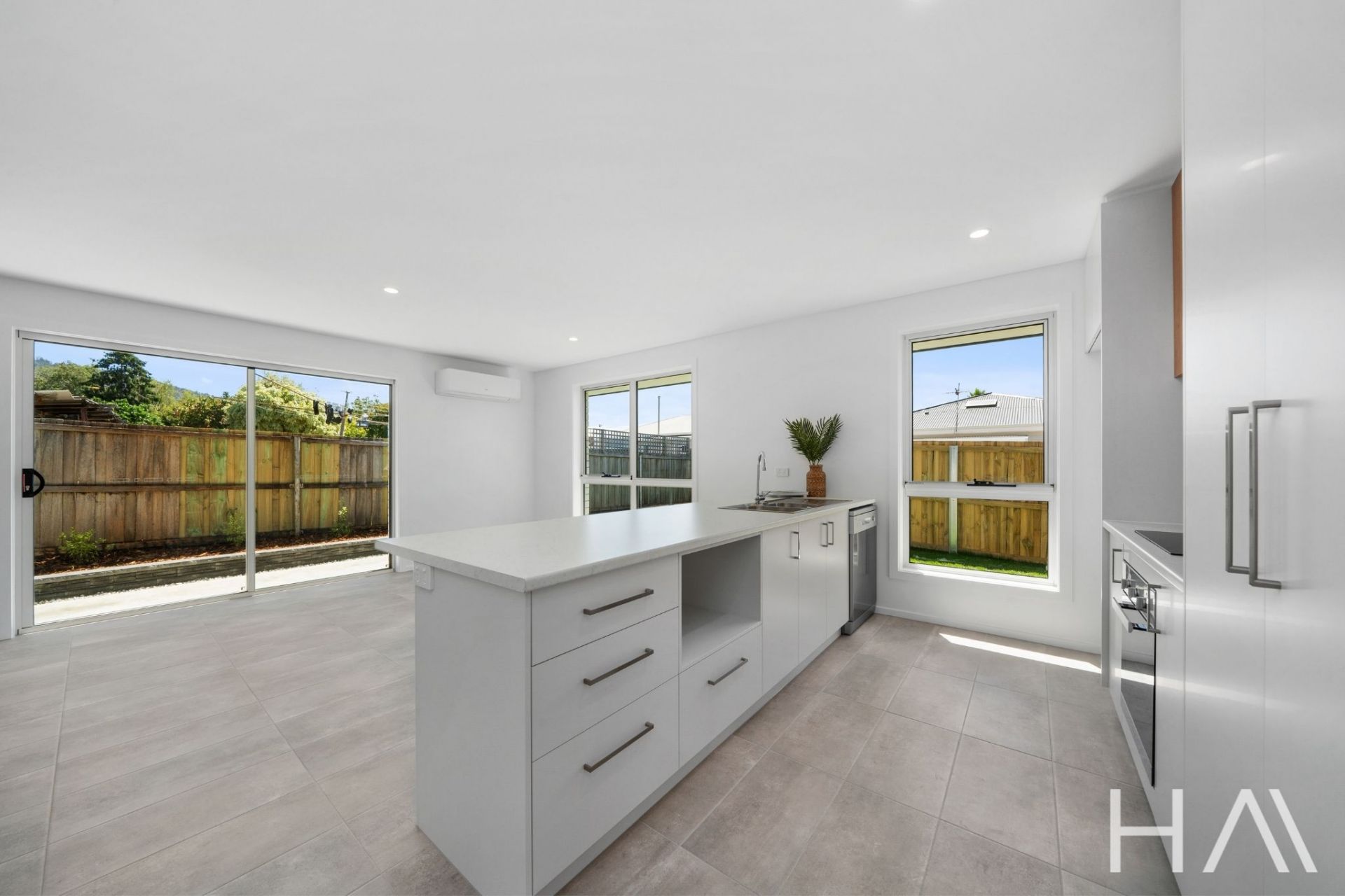 2/8 Kenbrae Avenue Glenorchy, Glenorchy - Thumbnail 3