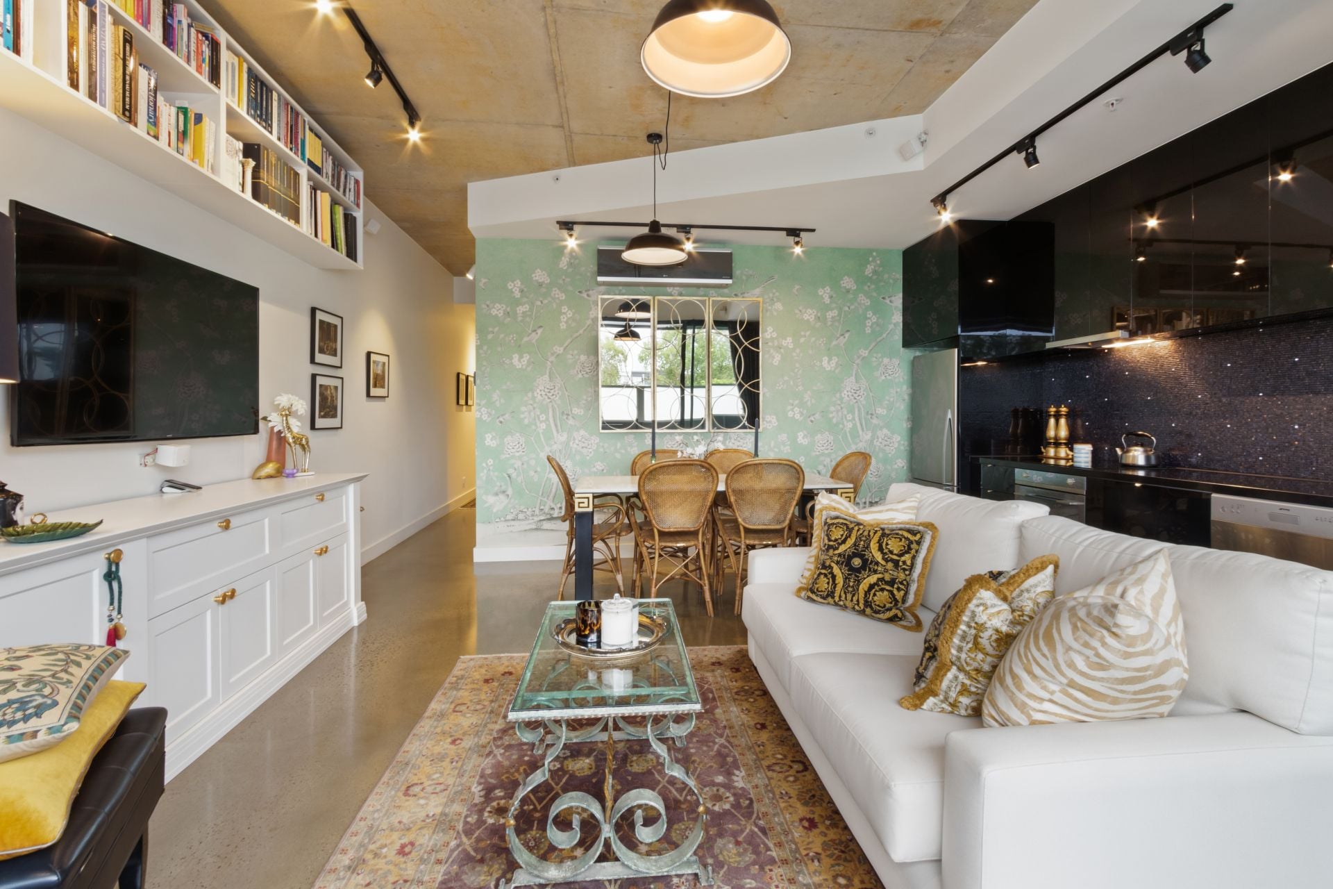 BOUTIQUE LIVING