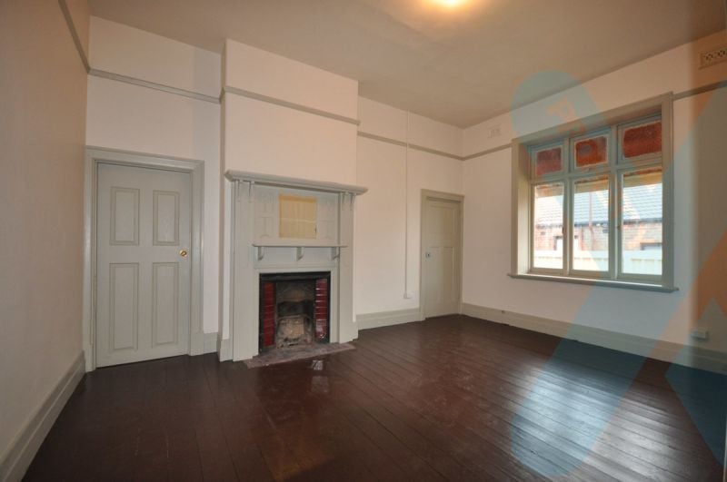 Great Sized Victorian Home!!