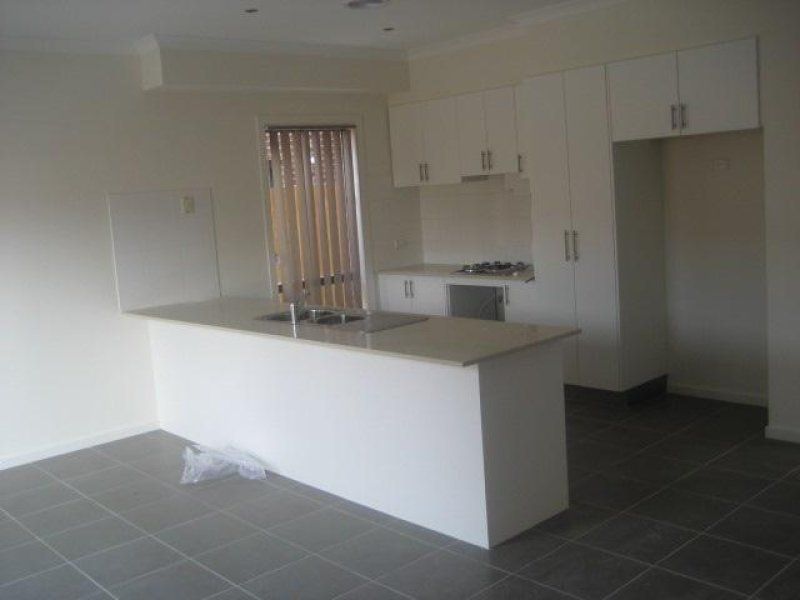 DIVINE LIVING IN THE LAKES BOULEVARD... *CALL 9404 4955 TO INSPECT TODAY*