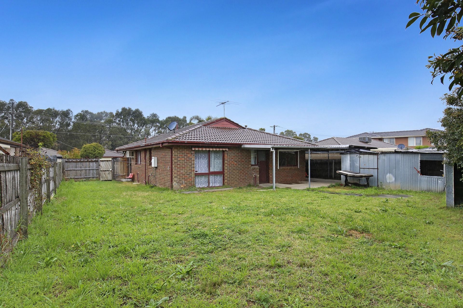CONVENIENTLY LOCATED WITH A LARGE YARD   *Insp Sat 10th Nov @ 10:00am*