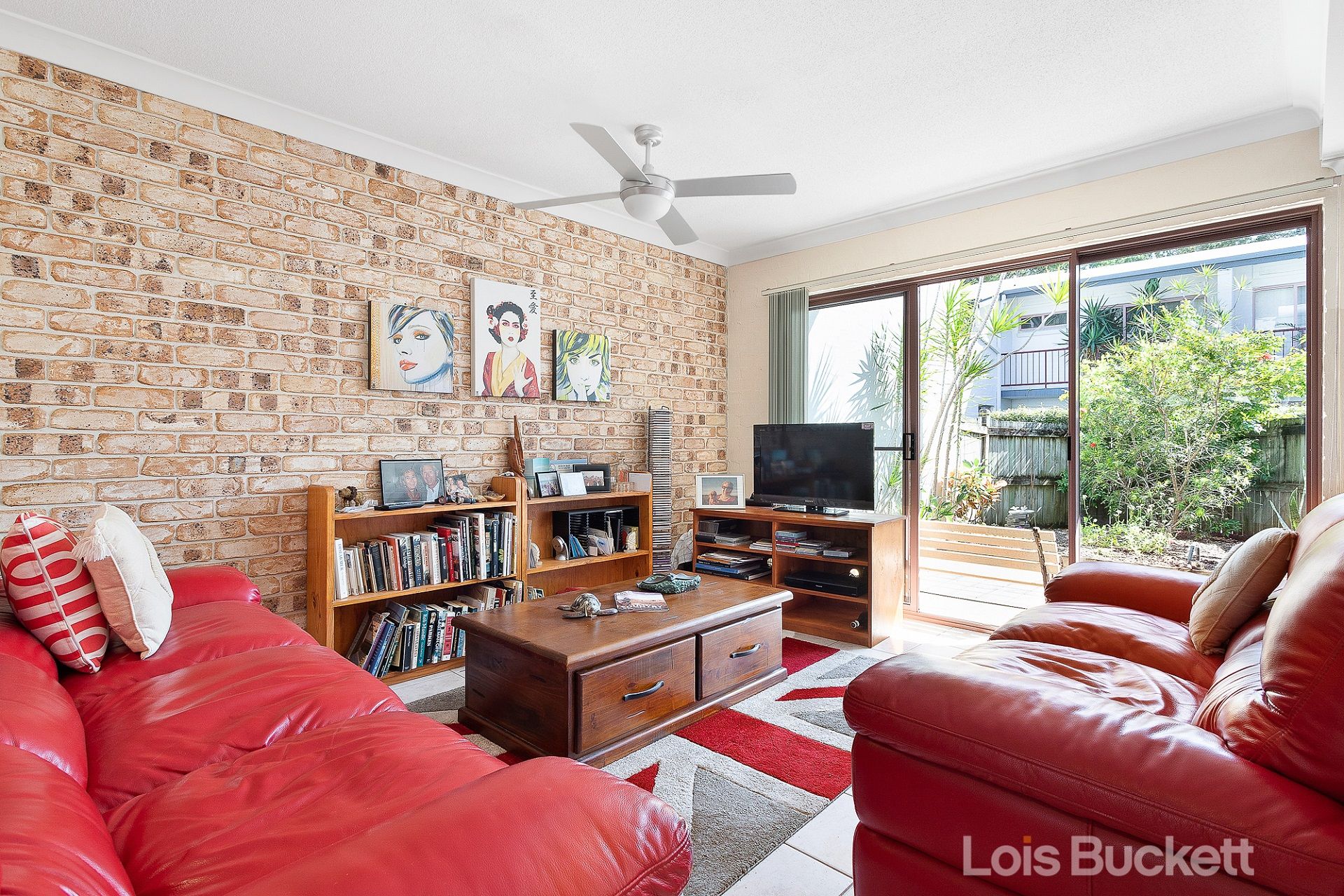 2/4244 Armstrong Street, Suffolk Park Lois Buckett Real Estate