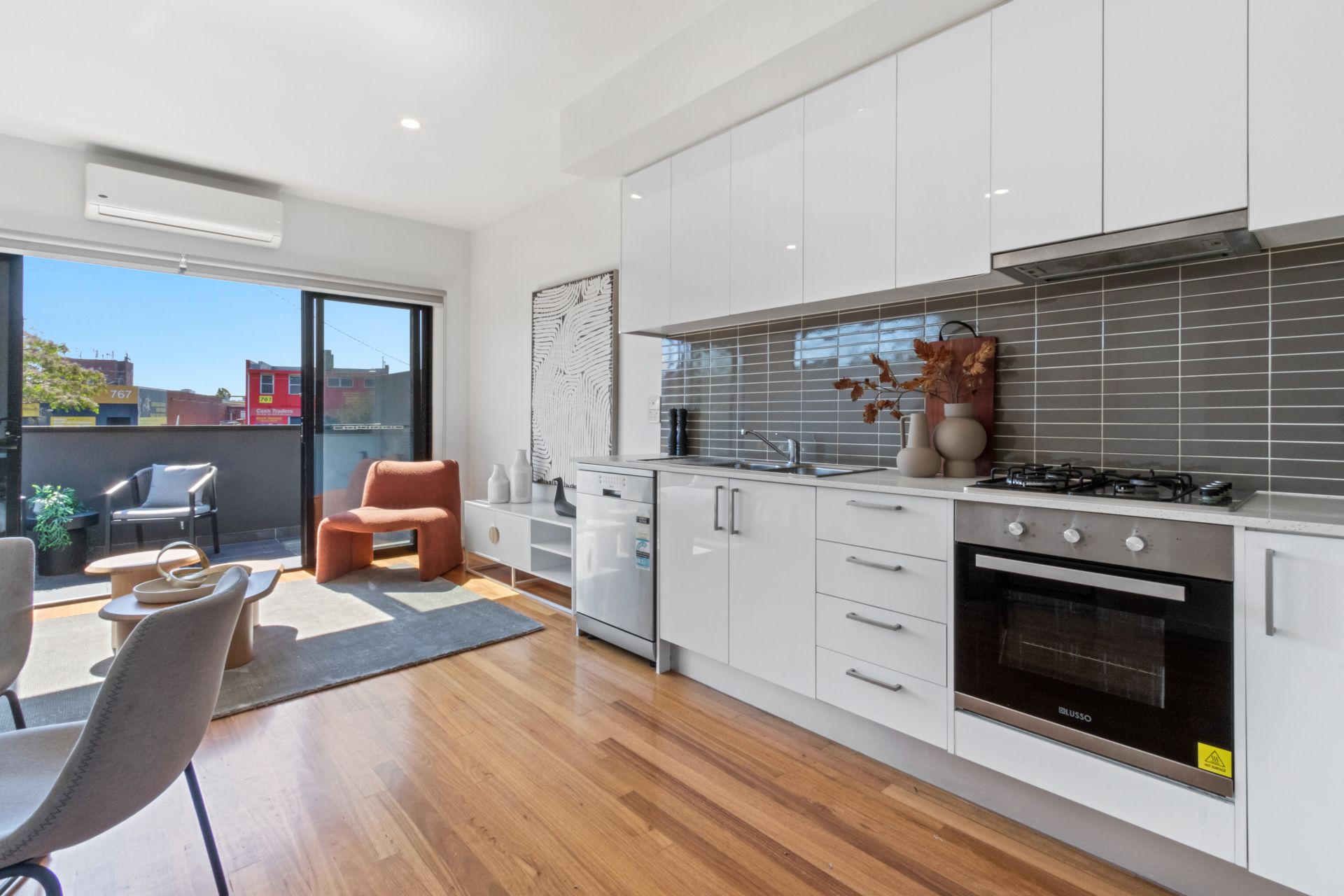 Contemporary Living In A Well-Connected Neighbourhood